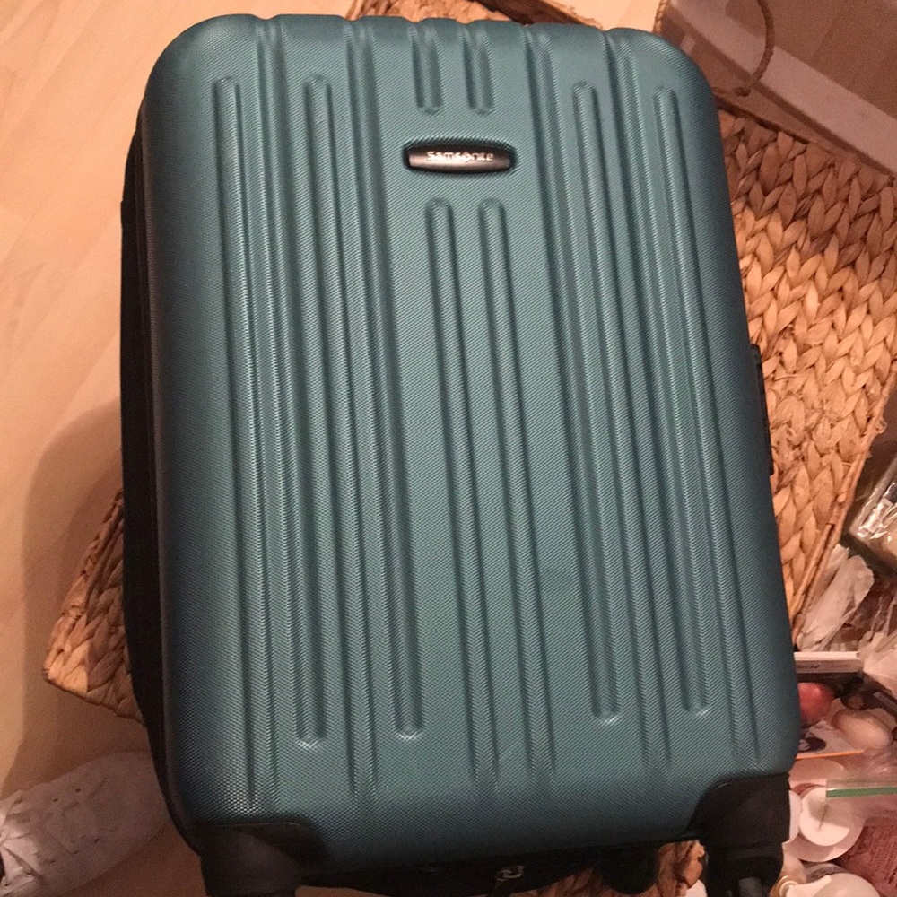 Like new small carry on bag. Got new luggage.
